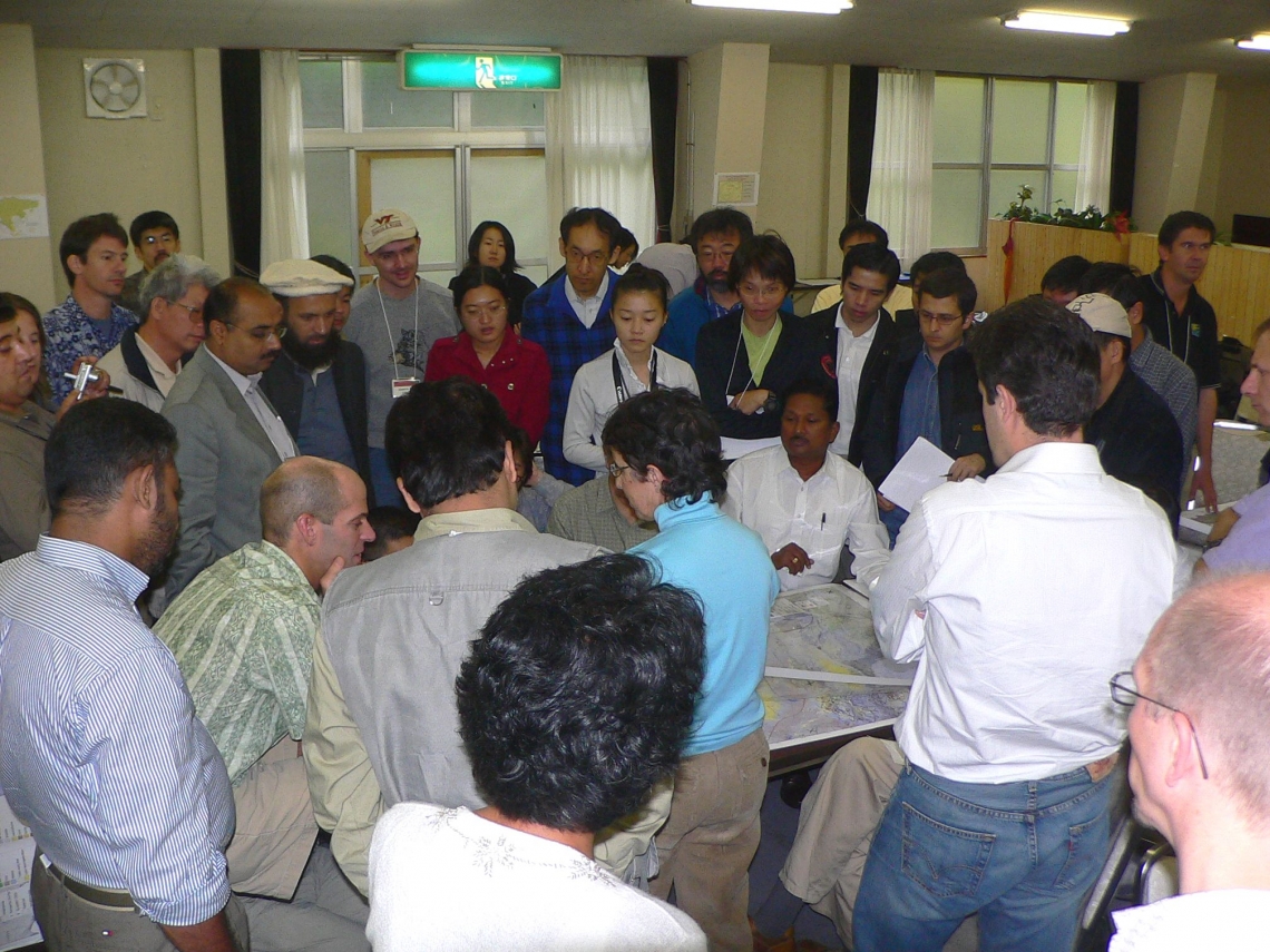 BSG Asian bear mapping workshop led by Karen Minkowski (blue shirt), Karuizawa Town, Nagano Japan 2006_D Garshelis